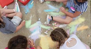 kids with chalk